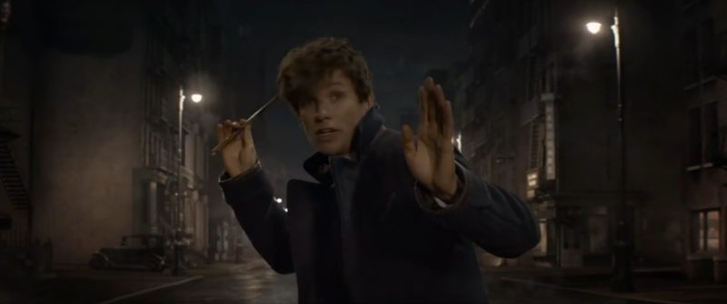 Mladý čaroděj Newt Scamander.